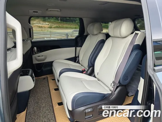 Kia Canival — Фото автомобиля 12