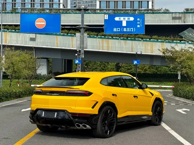 Lamborghini Urus — Фото автомобиля 7