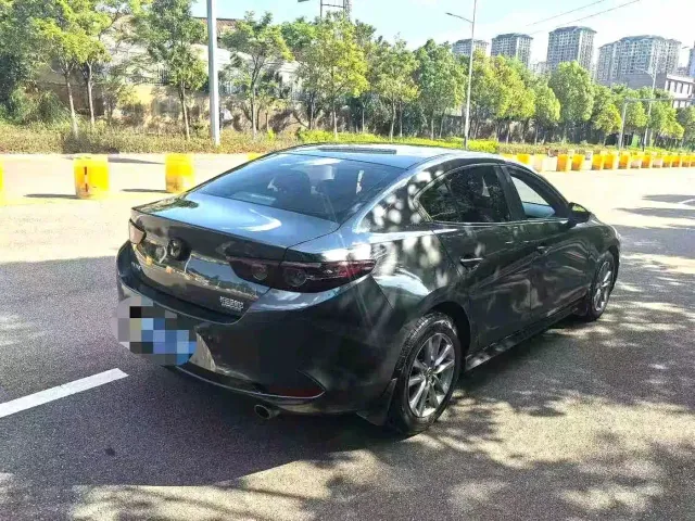Mazda Axela — Фото автомобиля 9