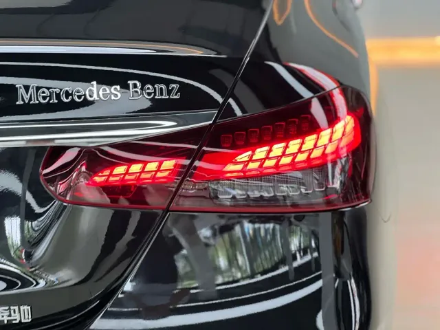 Mercedes-Benz E-Class — Фото автомобиля 18