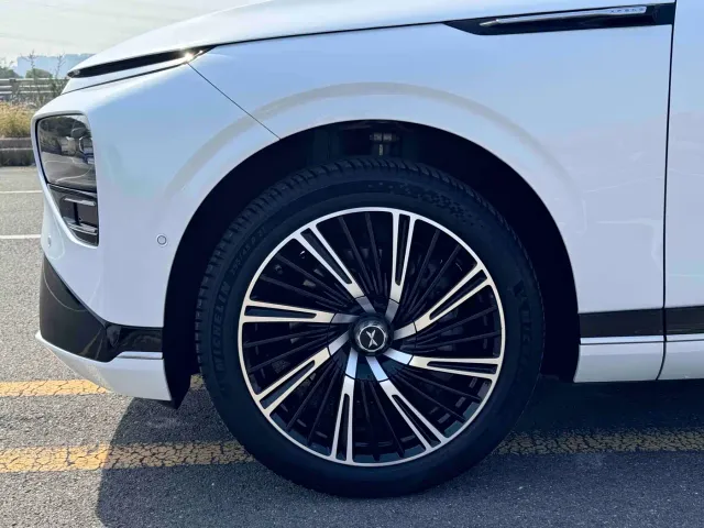 Xpeng G9 — Фото автомобиля 4