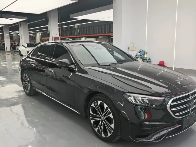 Mercedes-Benz E-Class — Фото автомобиля 3