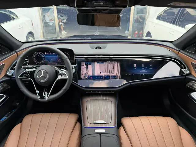 Mercedes-Benz E-Class — Фото автомобиля 5