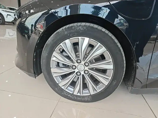 Hongqi E-QM5 — Фото автомобиля 22