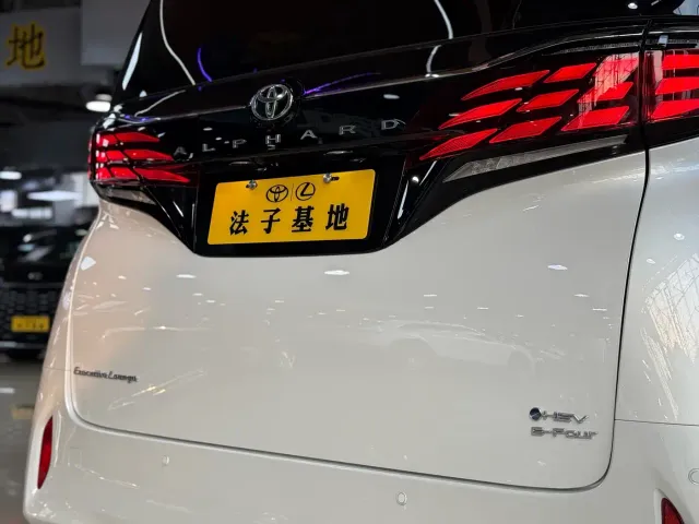 Toyota Alphard — Фото автомобиля 25