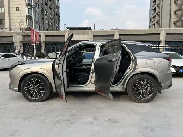 Changan Z6 — Фото автомобиля 11