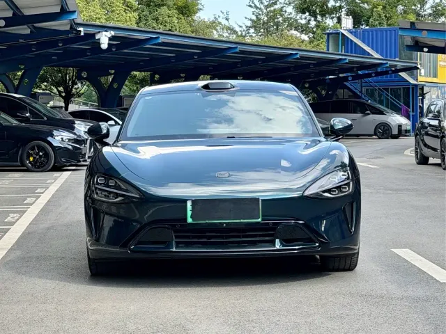 Xiaomi SU7 — Фото автомобиля 2
