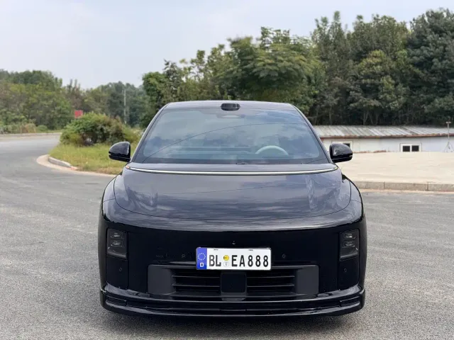 Li Auto i6 — Фото автомобиля 2