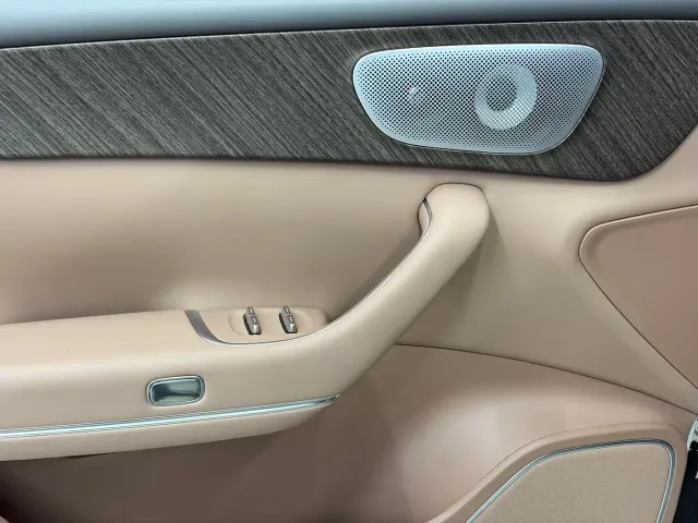 Leapmotor C11 — Фото автомобиля 14