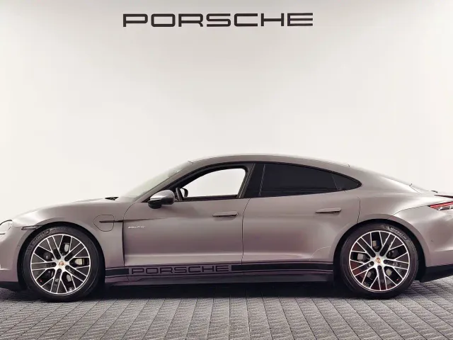Porsche Taycan — Фото автомобиля 3