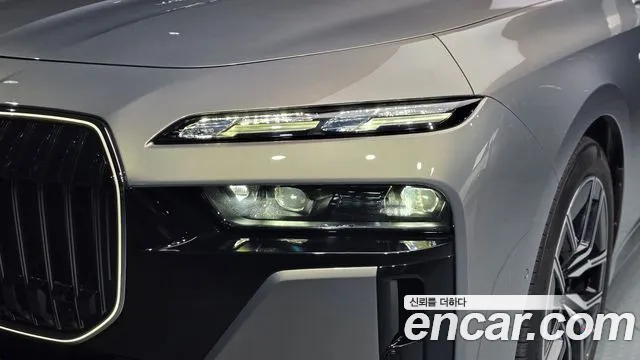BMW 7 Series G70 — Фото автомобиля 7