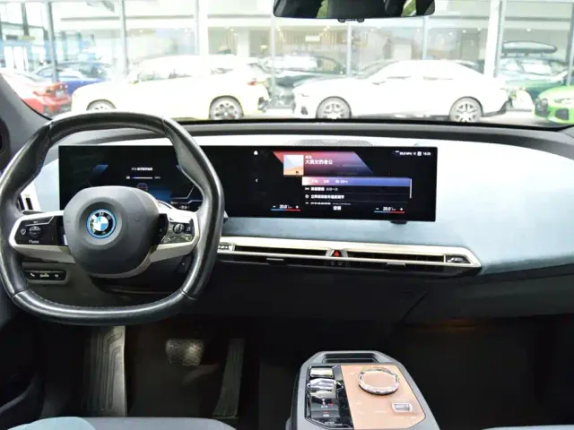 BMW iX — Фото автомобиля 7
