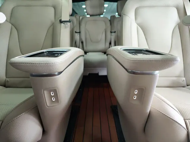Mercedes-Benz V-Class — Фото автомобиля 22