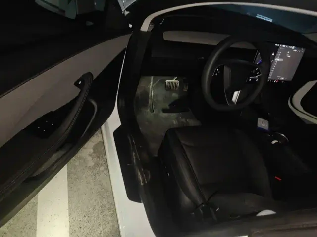 Tesla Model 3 — Фото автомобиля 17