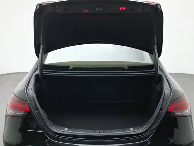Mercedes-Benz E-Class — Фото автомобиля 16