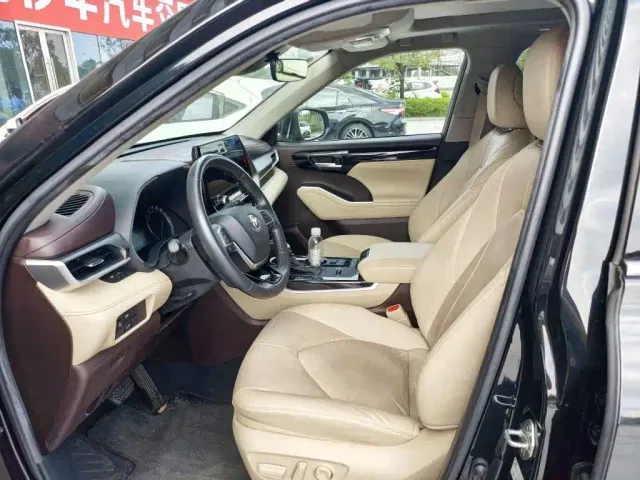 Toyota Highlander — Фото автомобиля 3