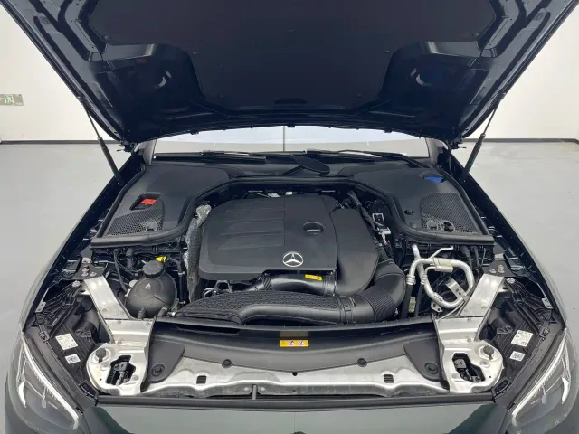 Mercedes-Benz E-Class — Фото автомобиля 14
