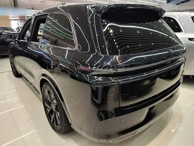 Li Auto L8 — Фото автомобиля 4