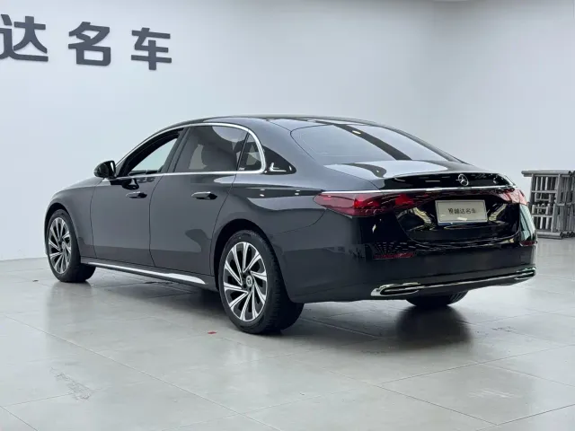 Mercedes-Benz E-Class — Фото автомобиля 21