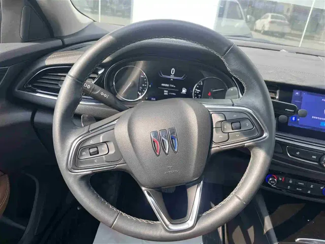 Buick Regal — Фото автомобиля 8