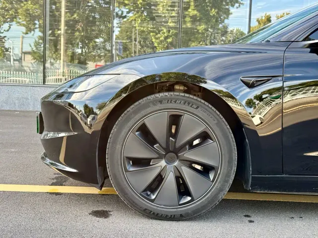 Tesla Model 3 — Фото автомобиля 5