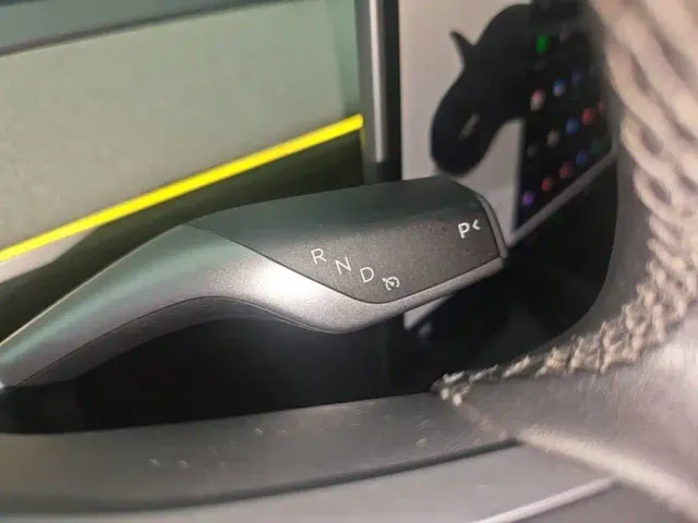 Tesla Model Y — Фото автомобиля 13