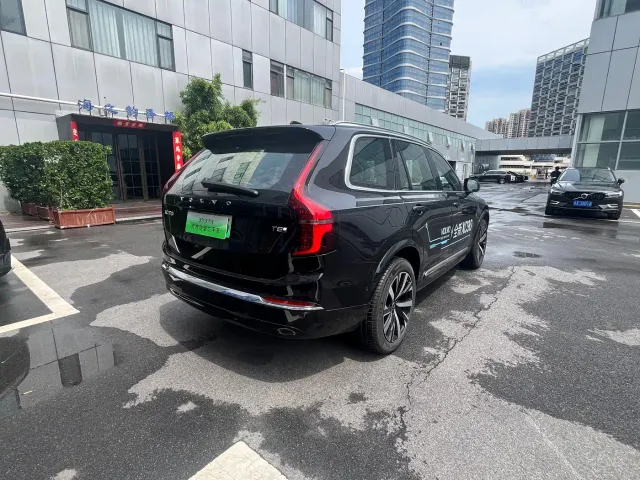 Volvo XC90 — Фото автомобиля 8