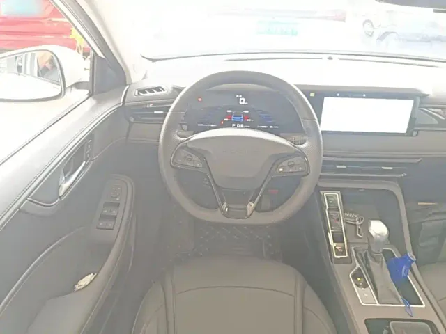 Roewe i5 — Фото автомобиля 10
