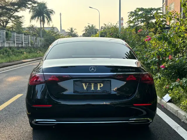 Mercedes-Benz E-Class — Фото автомобиля 8