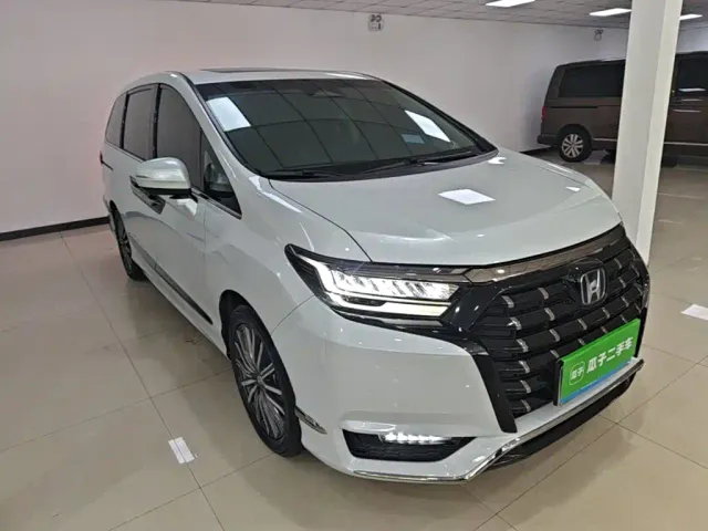 Honda Elysion — Фото автомобиля 3