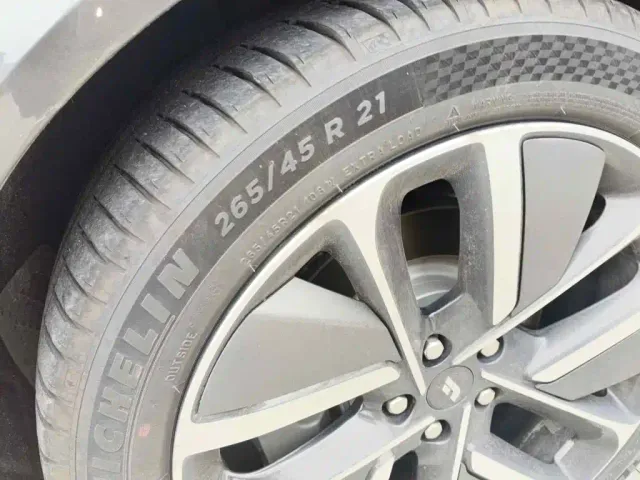 Li Auto L7 — Фото автомобиля 7