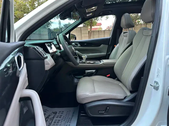 Geely Boyue L — Фото автомобиля 30