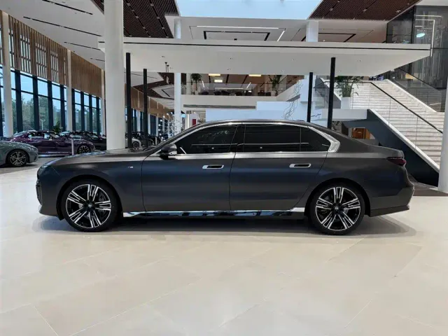 BMW 7 Series — Фото автомобиля 14