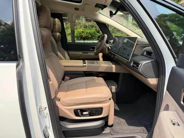 Li Auto MEGA — Фото автомобиля 13