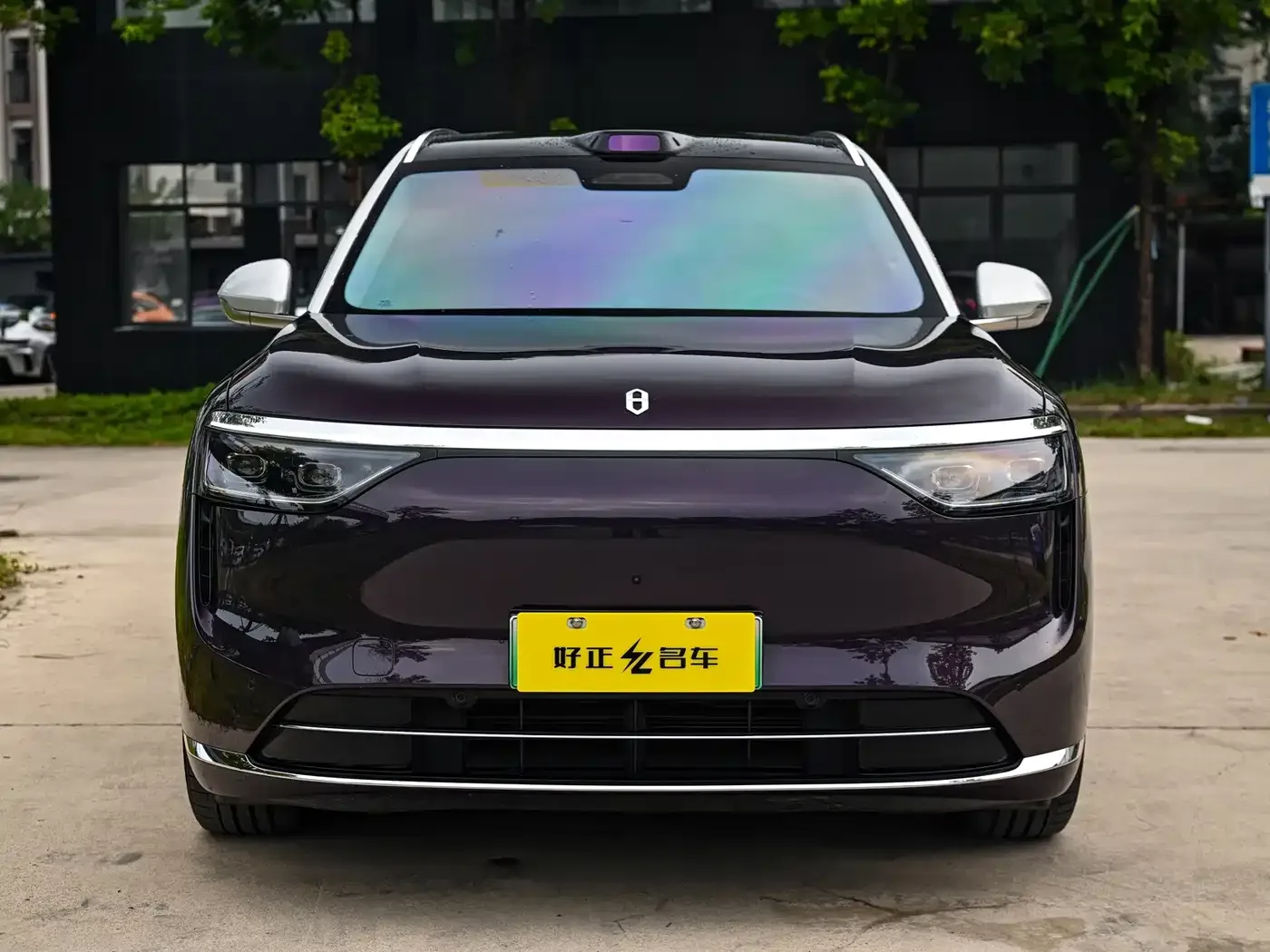 AITO Wenjie AITO M8 2025 Range Extender Max+ Edition 53.4kWh 5-seater — Фото автомобиля 2