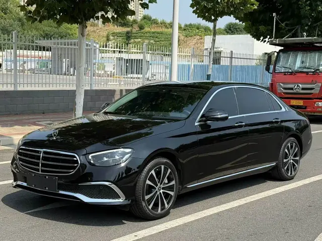 Фотография автомобиля — Mercedes-Benz E-Class
