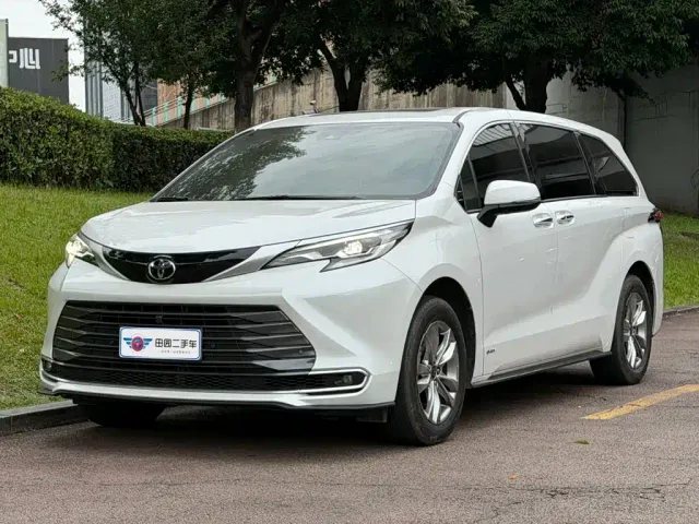 Фотография автомобиля — Toyota Sienna