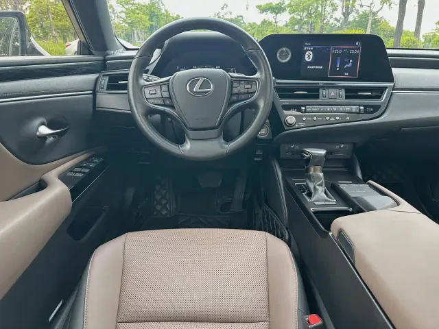 Lexus ES — Фото автомобиля 6