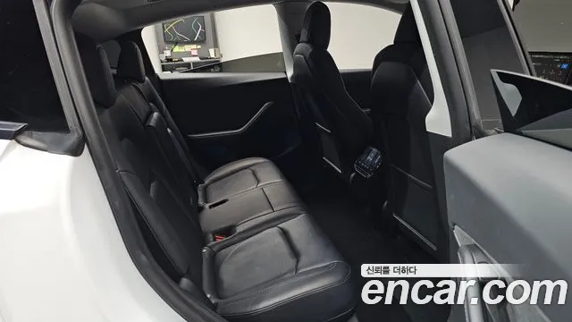 Tesla Model Y — Фото автомобиля 18