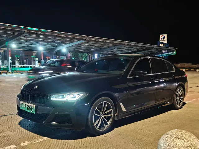 Фотография автомобиля — BMW 5 Series
