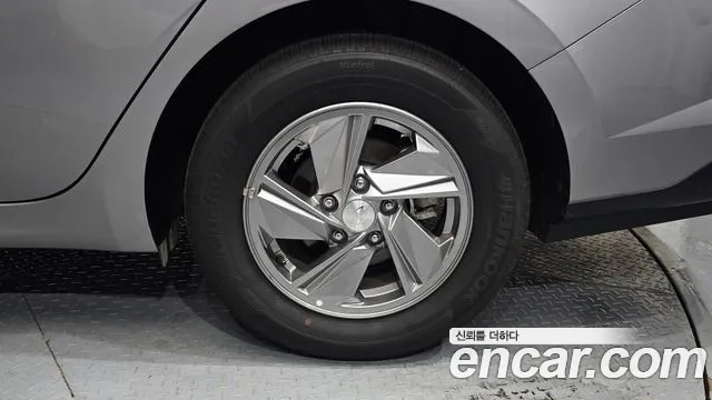 Hyundai AVANTE Новый Avante (CN7) — Фото автомобиля 21