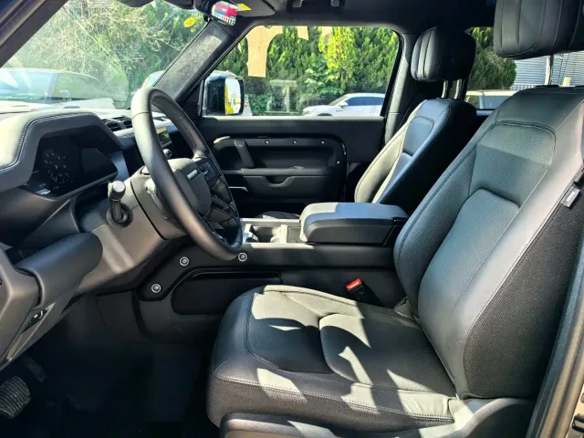 Land Rover Defender — Фото автомобиля 9
