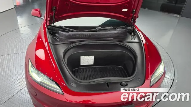 Tesla Model 3 — Фото автомобиля 9