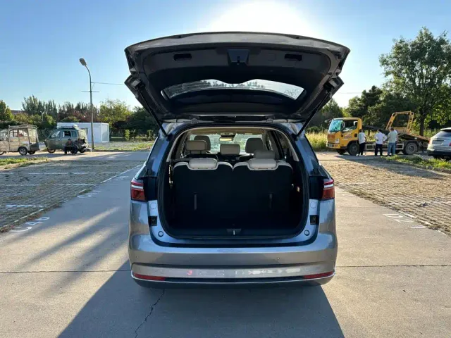 BYD Song MAX — Фото автомобиля 8
