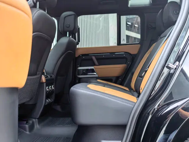 Land Rover Defender — Фото автомобиля 11