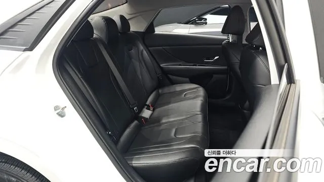 Hyundai AVANTE Avante (CN7) — Фото автомобиля 11
