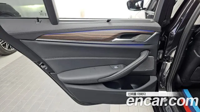 BMW 5 Series G30 — Фото автомобиля 25