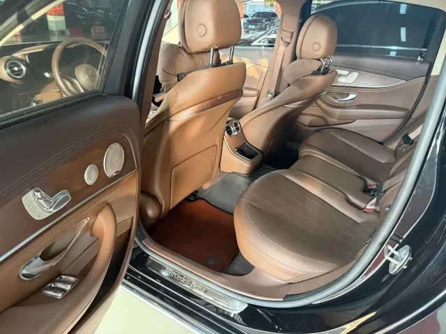Mercedes-Benz E-Class — Фото автомобиля 6