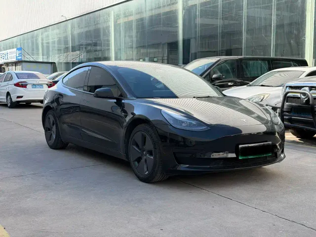 Tesla Model 3 — Фото автомобиля 2