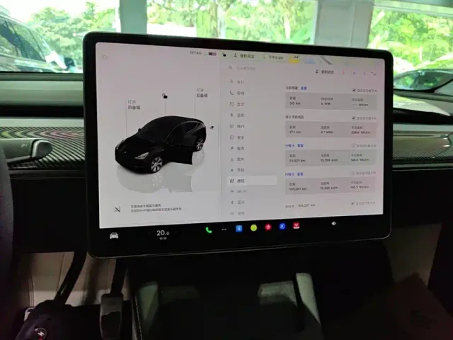 Tesla Model Y — Фото автомобиля 12